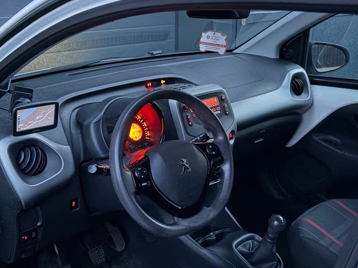 Peugeot 108 1.0 12V E-VTI 5DR 2016 foto 15