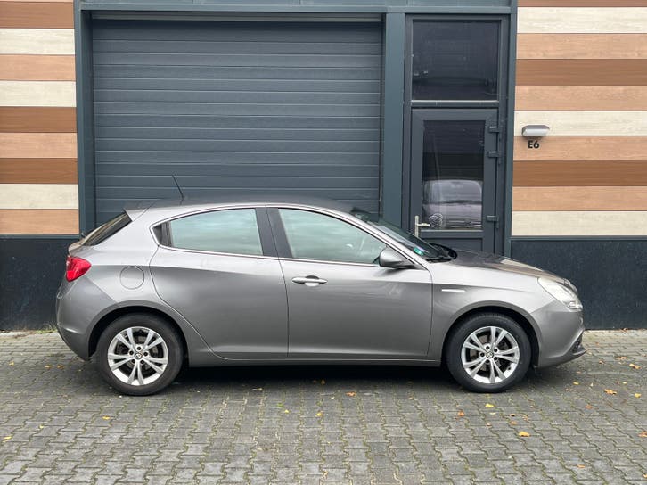 Alfa Romeo Giulietta 1.4 Turbo 2011 foto 5
