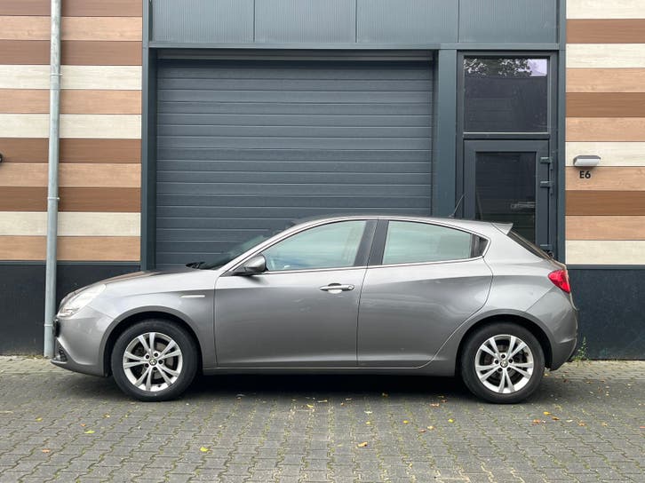 Alfa Romeo Giulietta 1.4 Turbo 2011 foto 8