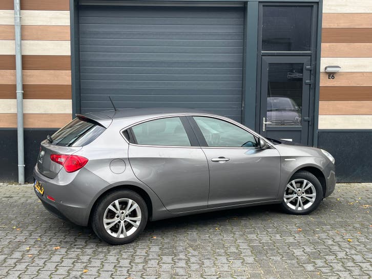 Alfa Romeo Giulietta 1.4 Turbo 2011 foto 11
