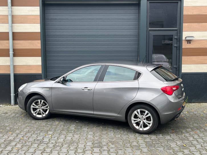 Alfa Romeo Giulietta 1.4 Turbo 2011 foto 14