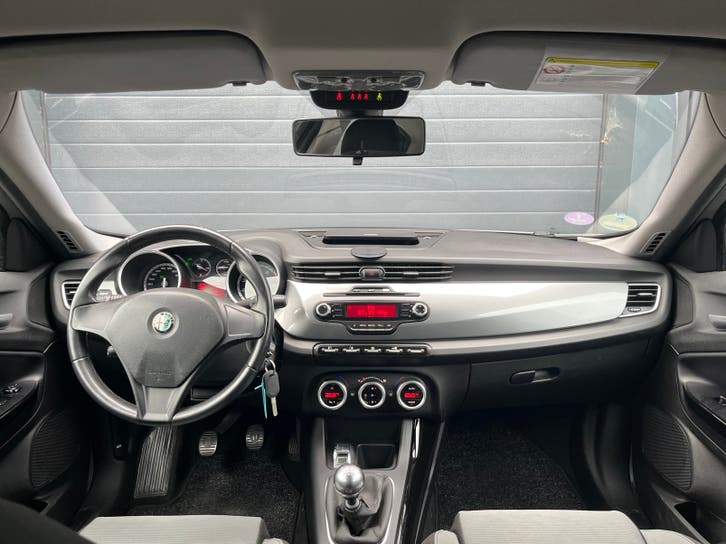 Alfa Romeo Giulietta 1.4 Turbo 2011 foto 16