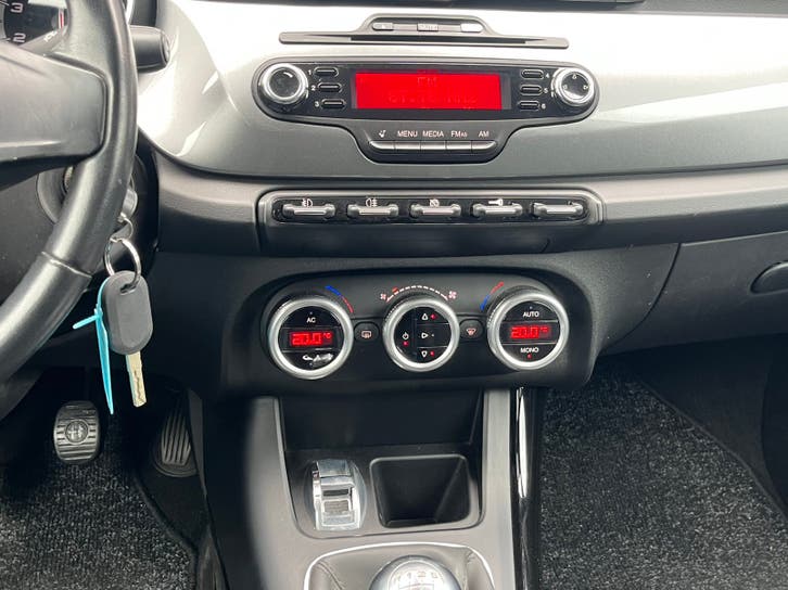 Alfa Romeo Giulietta 1.4 Turbo 2011 foto 21